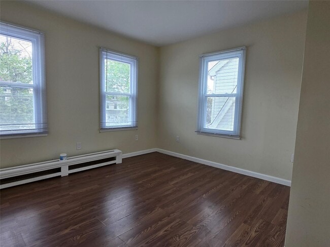 Building Photo - 111-10 204th St