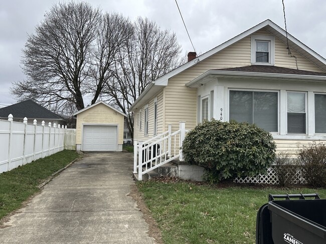 Building Photo - 940 Lindbergh Ave