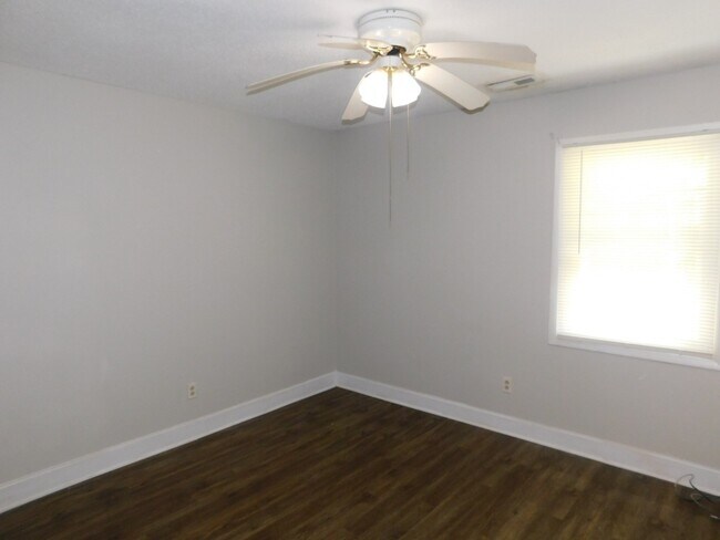 Building Photo - Charming Duplex in Havelock