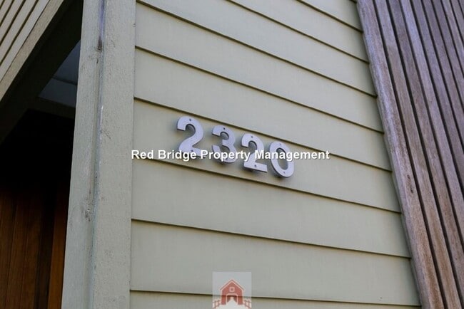 Building Photo - 2320 SE Morrison St