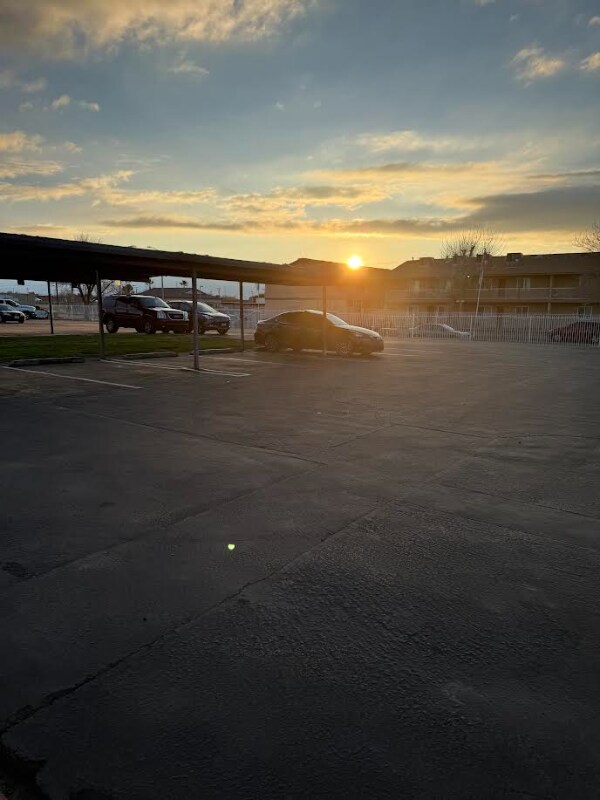 Foto del edificio - 18335 Montezuma St