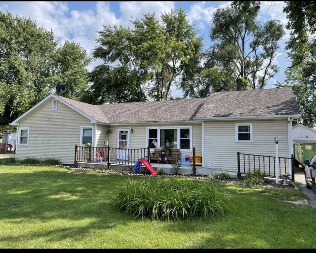 Front - 23512 W Bentley Dr