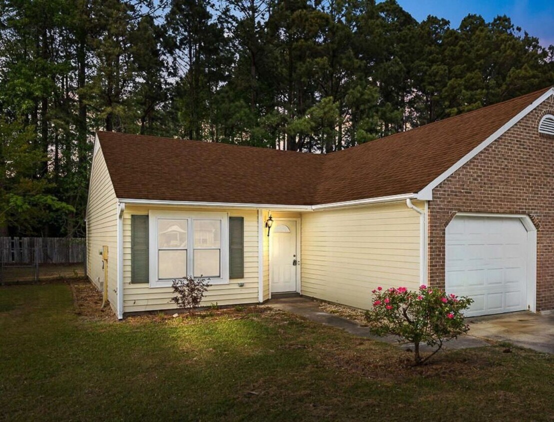 Foto principal - Charming 2BR Townhome in Havelock