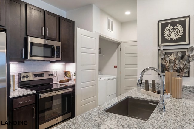 Foto del edificio - 8110 Blue Goose Rd