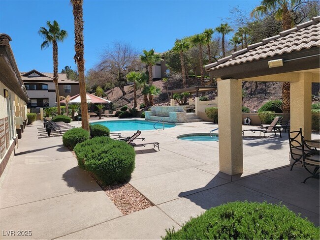 Foto del edificio - 231 W Horizon Ridge Pkwy