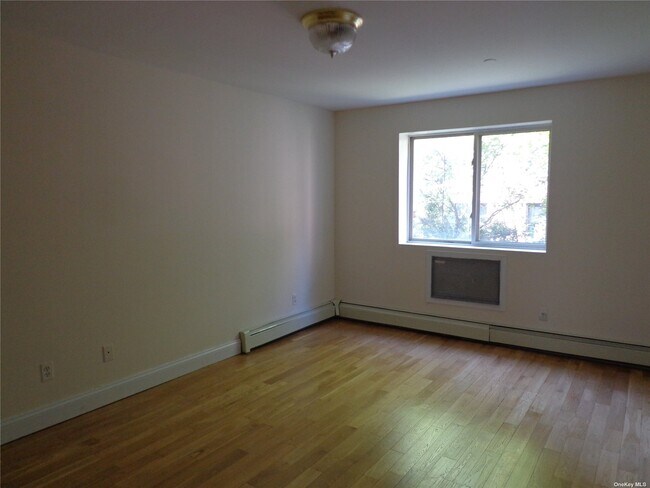 Building Photo - 141-39 Pershing Crescent