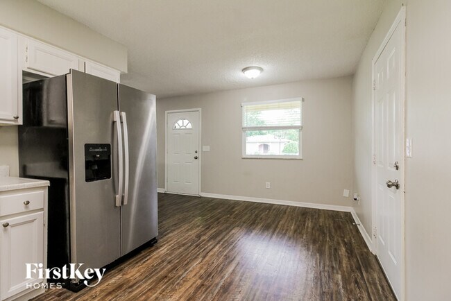 Building Photo - 7742 Club Duclay Dr