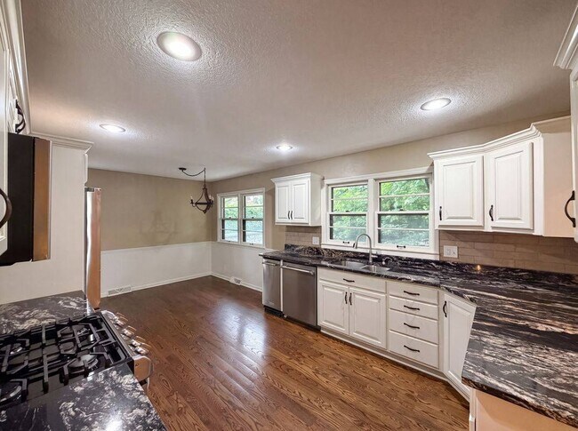 Foto del edificio - 4321 NW Briarcliff Ln