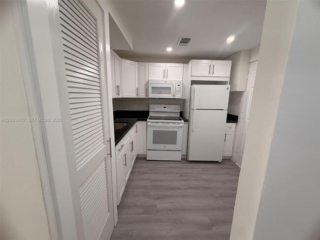 Photo - 20111 NE 27th Ct Apartment