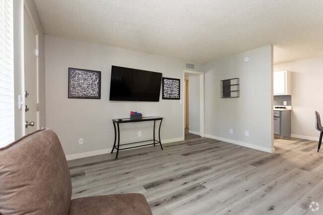 1BR, 1BA - 616 SF - Villas Las Jacarandas