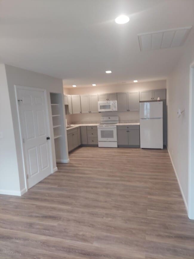 Building Photo - 1313 Elm St