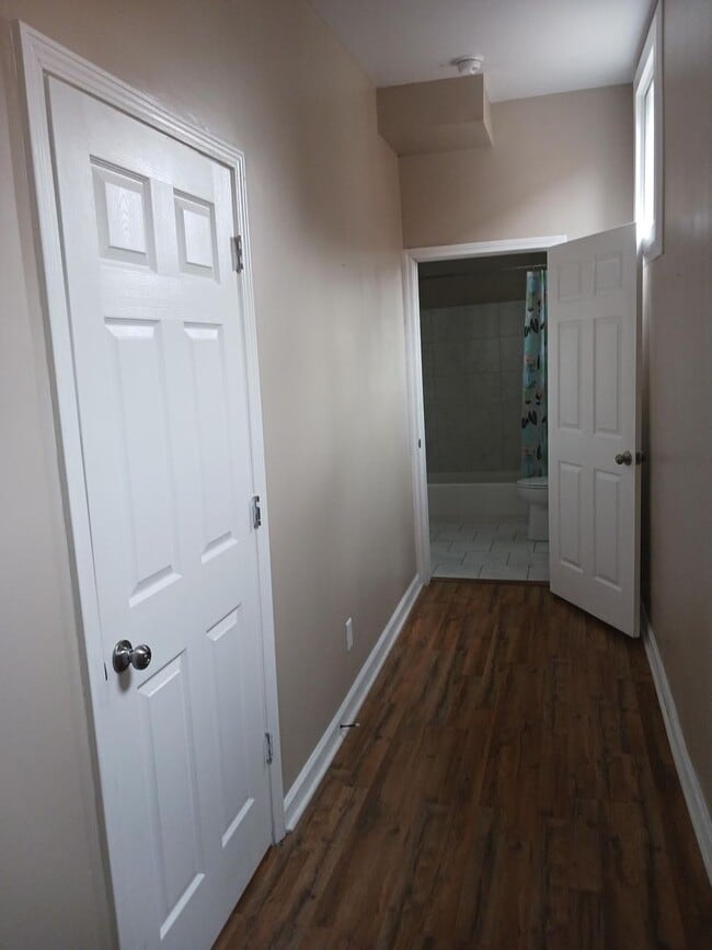 Building Photo - 1103 Logan-LH