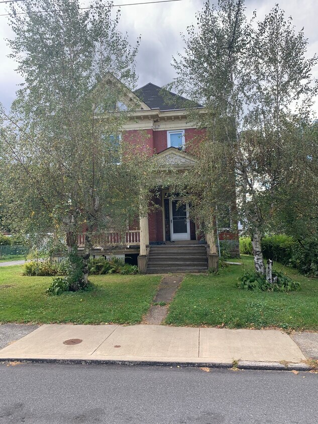 Primary Photo - 128 H St