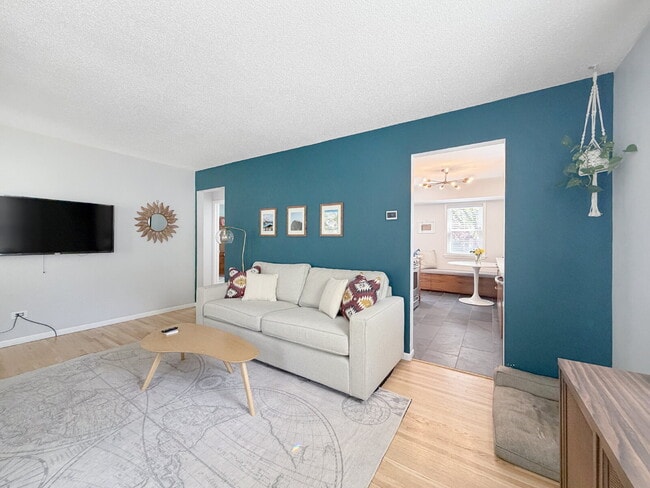 Foto del edificio - Gorgeous 3-Bed/2 Bath in the Heart of Saint Louis Park - Dogs Welcome!