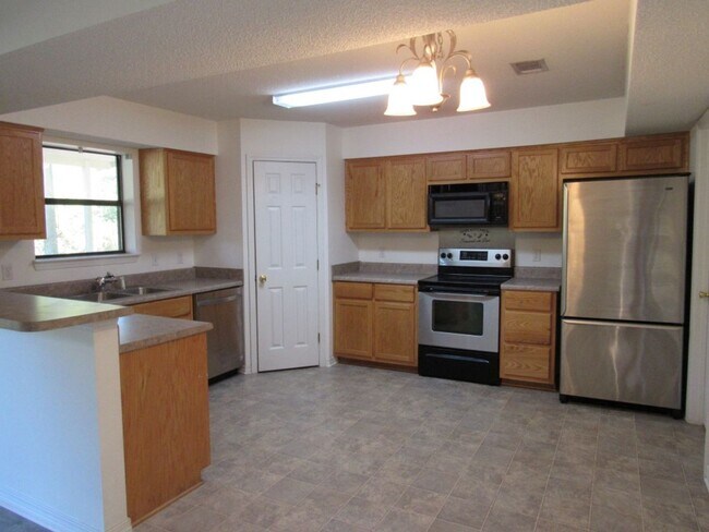 Foto del edificio - Convenient Northeast location!