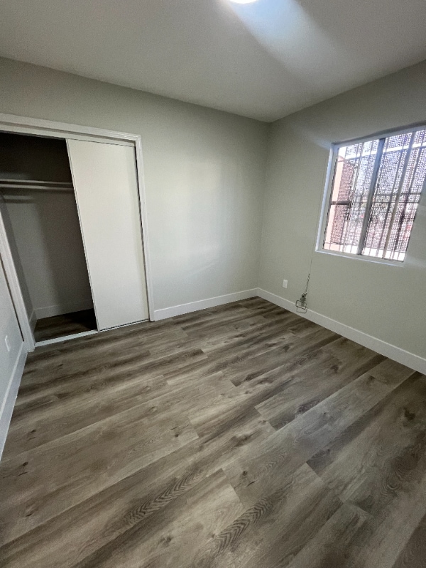 Building Photo - 7400 S Hoover St