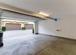 Building Photo - 418 Maravilla Ln