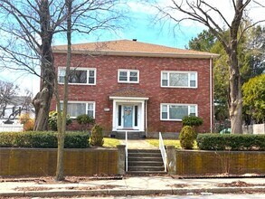 Building Photo - 216 Harris Ave
