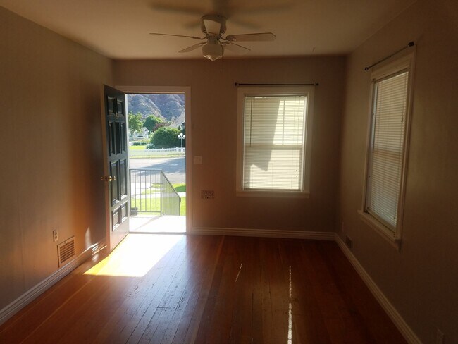 Foto del edificio - Charming Main level apartment