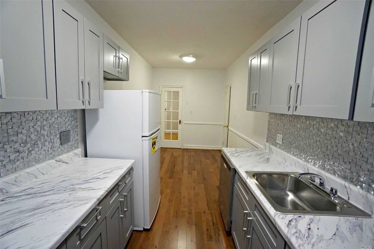Primary Photo - 111-15 75th Ave
