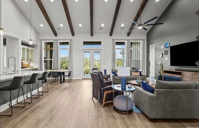 Foto del edificio - 1032 Clear Water Cyn