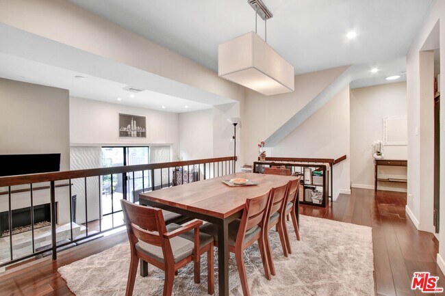 Foto del edificio - 9303 Burton Way