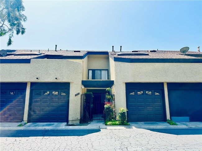 Foto del edificio - 3614 Hemlock Ln