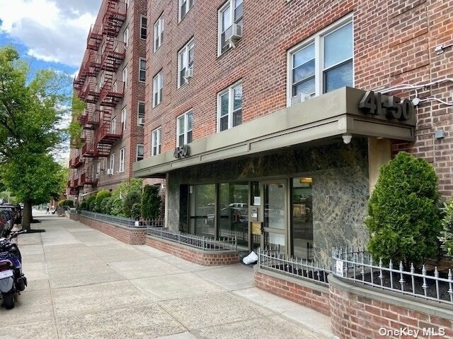 Primary Photo - 41-50-50 78th St