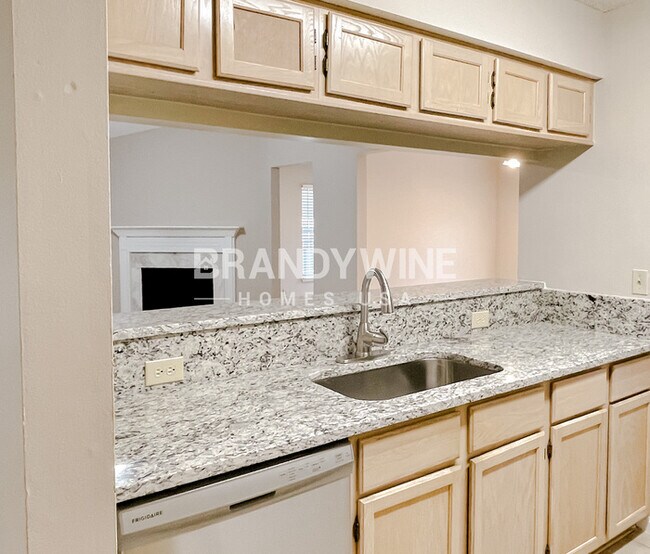 Foto del edificio - 13550 Valbuena Ct
