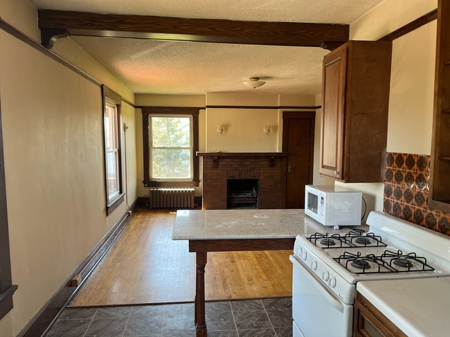 Photo - Charming, Vintage, Downtown Apartment