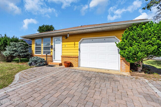 Building Photo - 164 Charlotteville Dr S