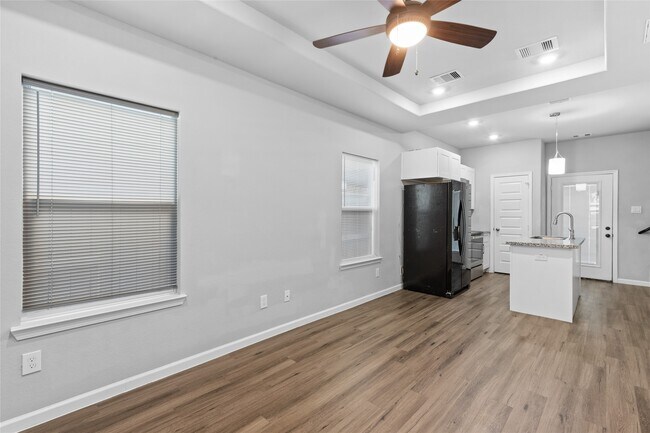 Building Photo - 8161 Tate St