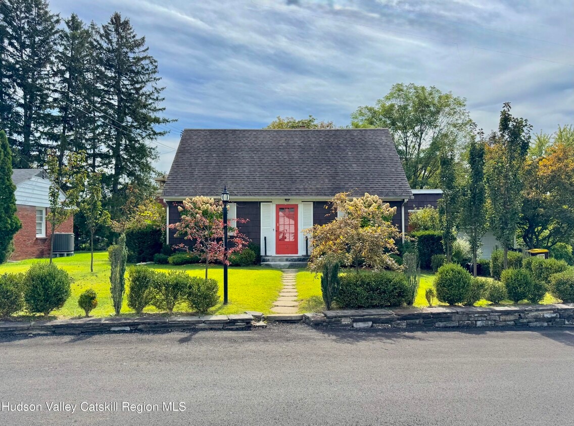 Primary Photo - 3 Pruyn Pl