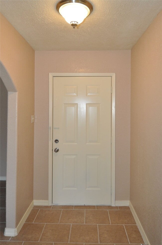 Building Photo - 4710 Pine St