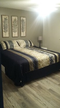 king bed - 2105 SE Edler Dr