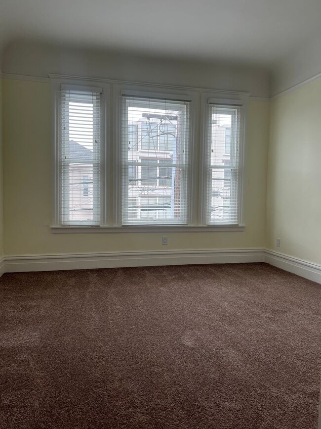 Building Photo - 419-421