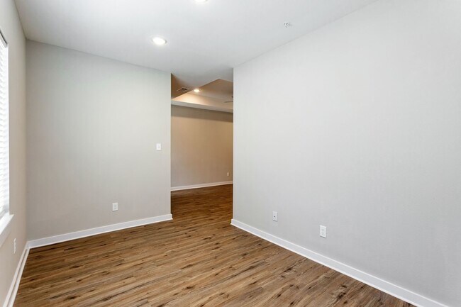 Foto del edificio - 10317 Lake Rd