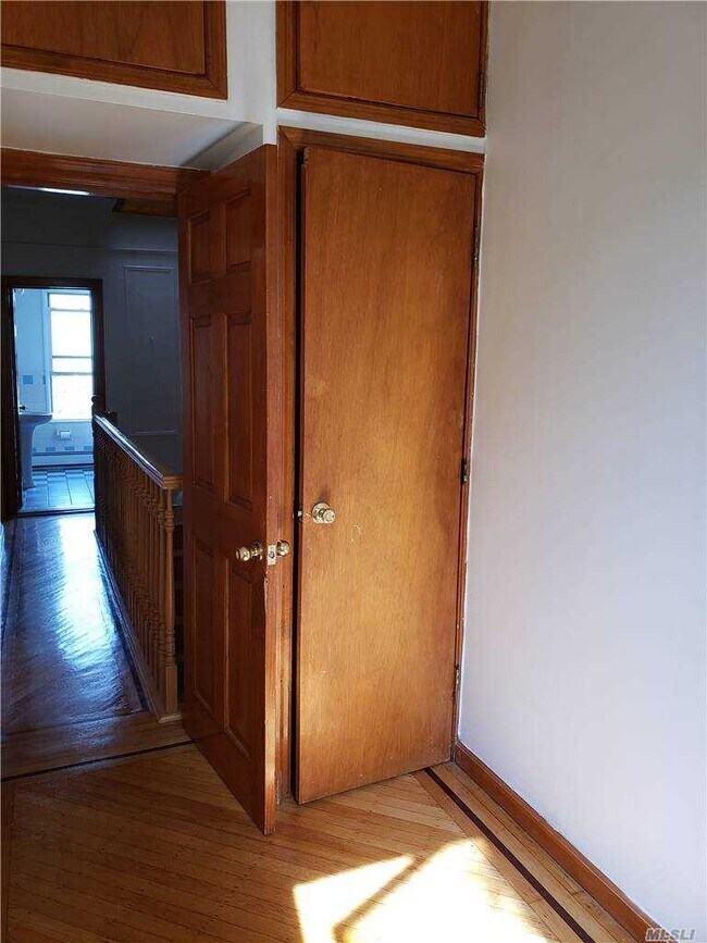 Building Photo - 538 Leonard St