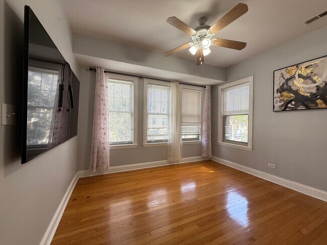 Foto del edificio - 2611 W Rosemont Ave