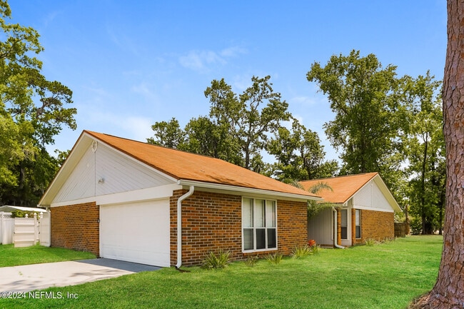Building Photo - 1527 St Francis Dr