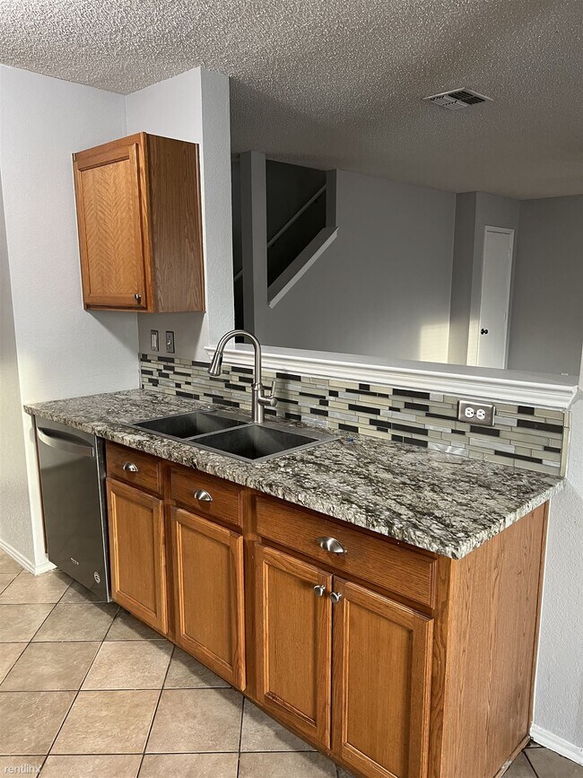 Foto del edificio - 4 br, 2.5 bath House - 2525 Barksdale Drive