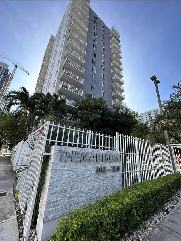 Foto principal - 800 N Miami Ave