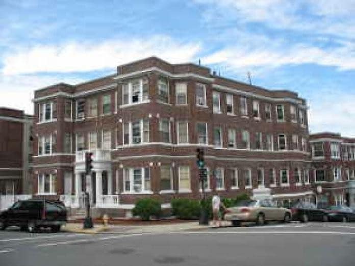 Building Photo - 244 Kelton St