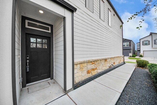 Building Photo - 3830 Glossy Lk Dr