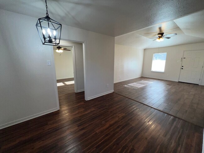 Foto del edificio - 250 Betty Jane Ln