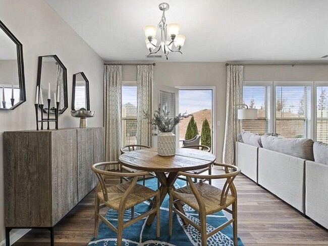 Foto del edificio - 1323 Elderwood Way