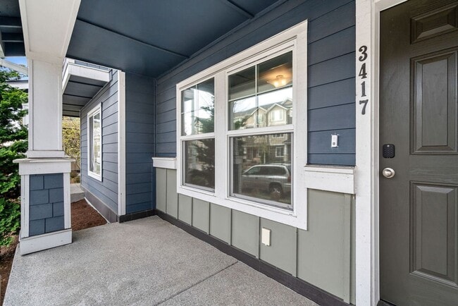 Building Photo - Spaciously Modern Tri Level Townhome for Rent in North Everett