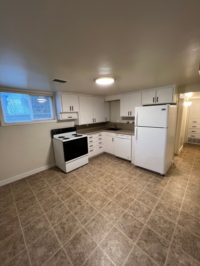 Kitchen - 1104 N 500 E