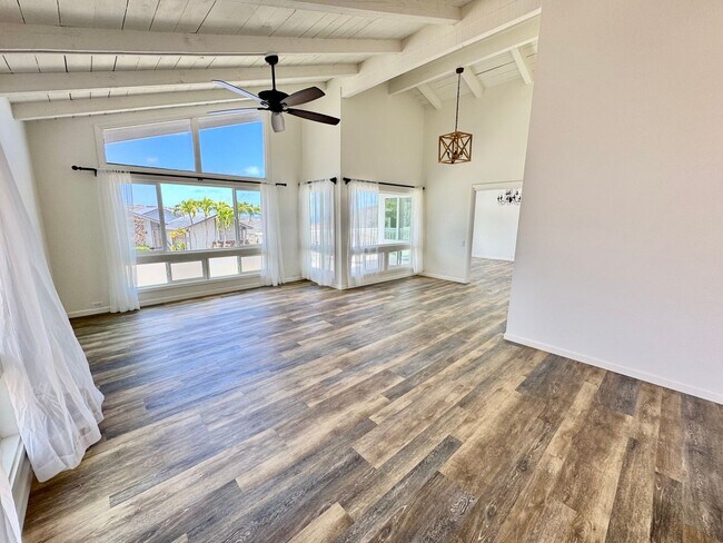 Building Photo - Charming 3-Bedroom Home with Ocean & Mount...