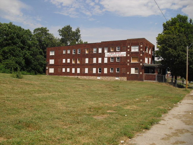 Building Photo - 3006 Tracy Ave
